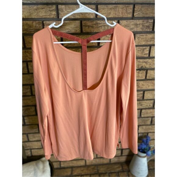 Nike Women’s‎ Dri-Fit Open Back Longsleeve - Picture 2 of 6